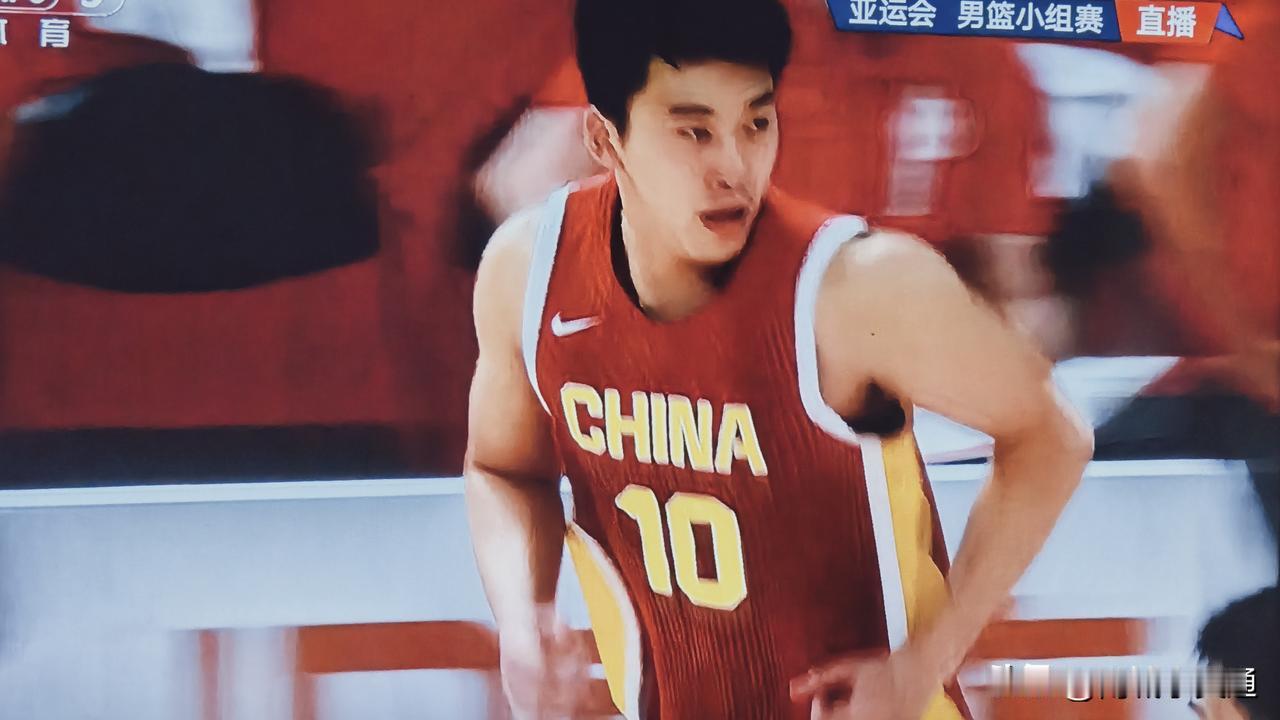 王俊杰五犯离场，中国男篮105比59大胜巴林男篮！李悦州打的真不错，狂砍18分