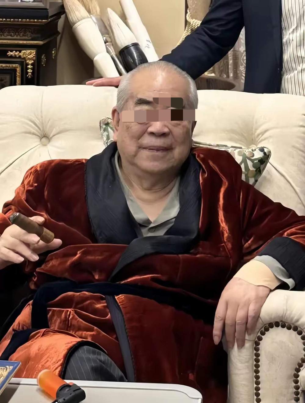 范曾87岁生子，儿子出生就超越世界99%人，他爹随便一幅画可以养活他一辈子还有剩