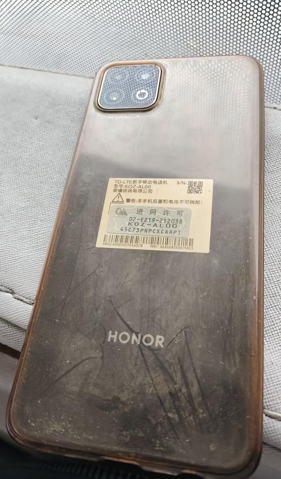 旧手机突然变贵了，不是炒作，是真有人抢着收。华强北收OPPOReno的老款，