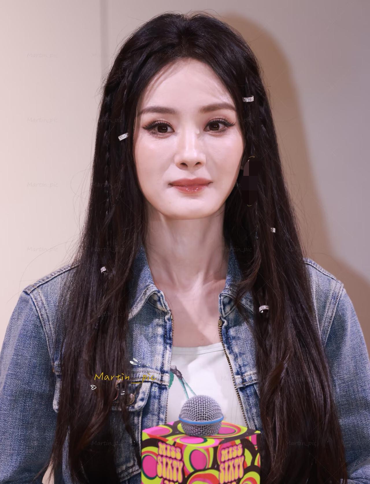 杨幂这是咋了？其实慢慢老去很正常但一会回春一会回冬就有点吓人了，这应该挺真实