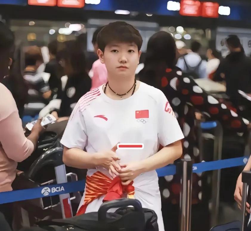 哎呀，这个小姑娘又给我出难题了刚才姑娘拿着手机，直接跟我说，她要买这个手