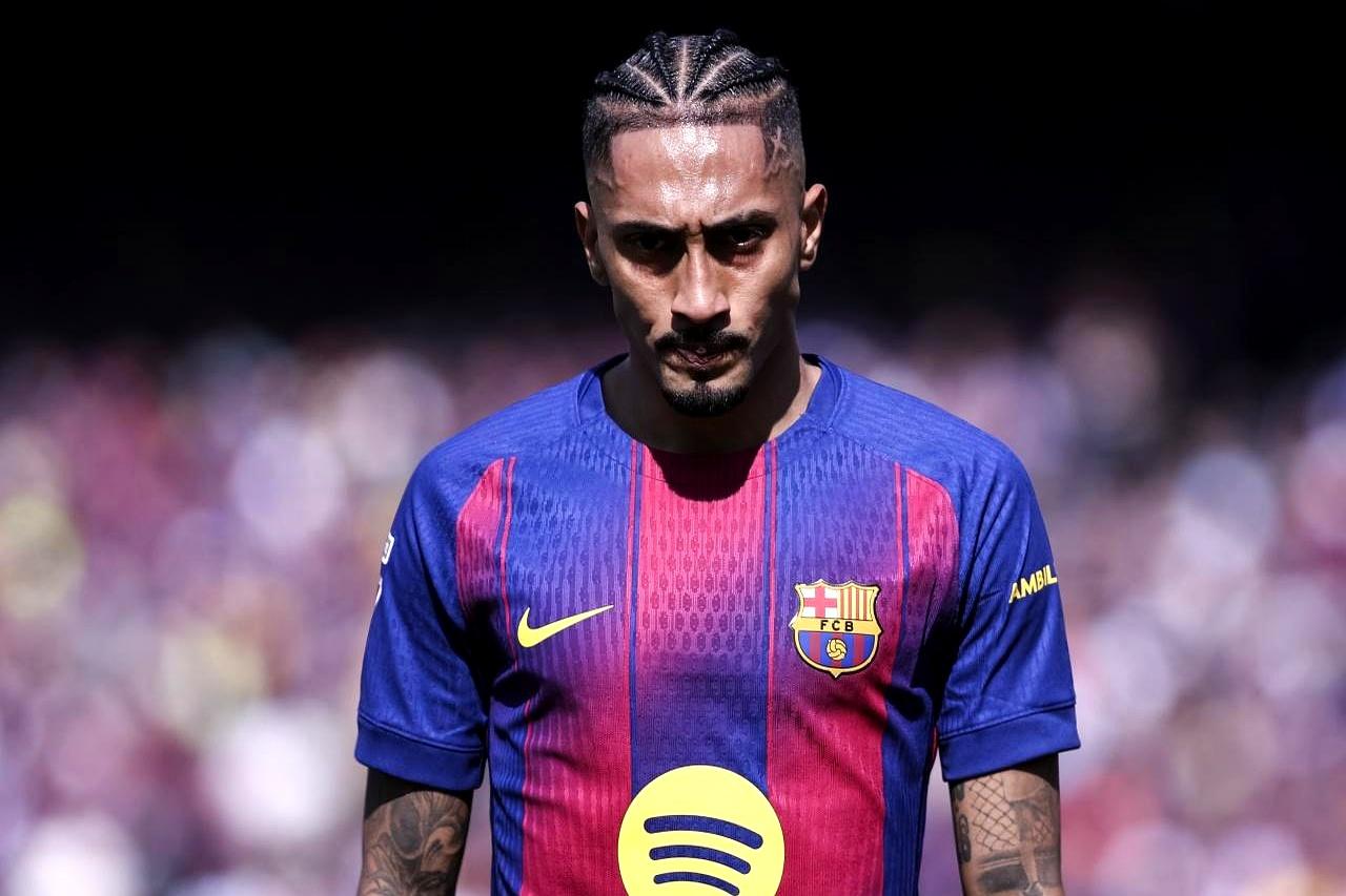 巴萨球迷心都碎了！拉菲尼亚去踢场友谊赛竟然重伤，欧冠关键时刻直接掉链子。