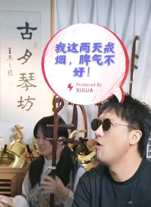对于二饼一个二十年烟龄的人来说，想要戒烟比登天还难，（心）他说吸一根就可以，（脑
