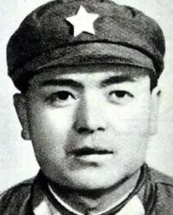 1979年2月19日，55军坦克团7连连长李德贵的坐车705号坦克在穿插途中滑入