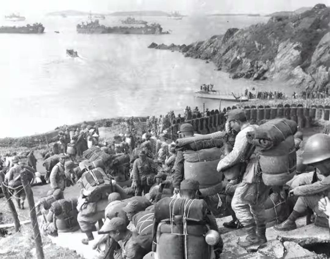 1949年10月，253团政委陈利华打仗后人间蒸发。部队以为他光荣了，家里还捧回