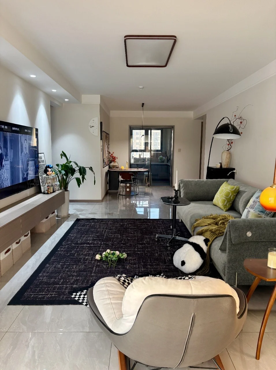 最近沉迷复古风✨把客厅重新折腾了一番～