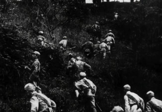 1949年，湘西巨匪曹振亚跳天坑自尽，刘伯承却说“不对劲！”事后调查，发现：天坑