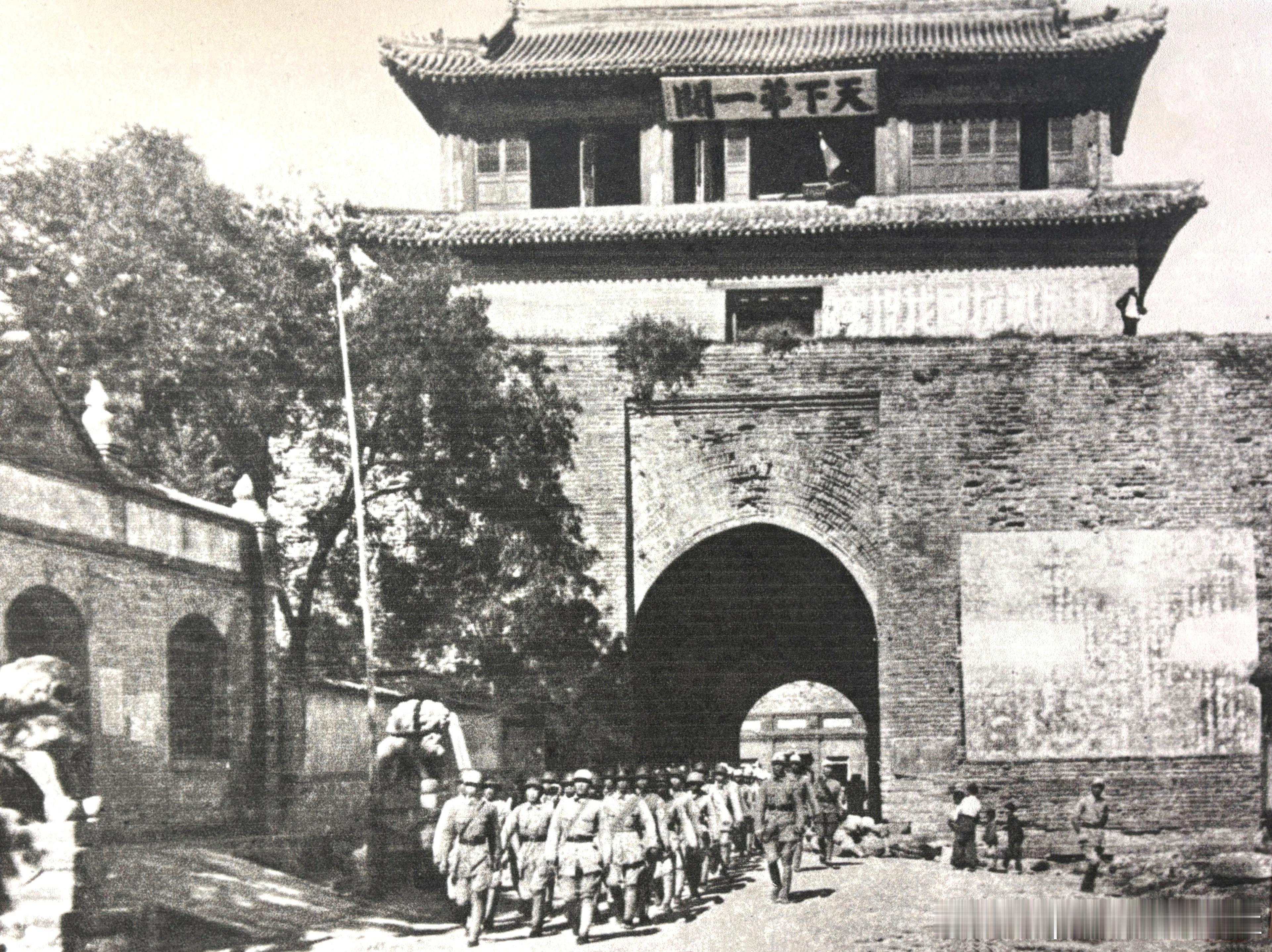 1945年8月30日冀热辽军区第12团、第18团等部队，解放山海关。我军俘日伪军