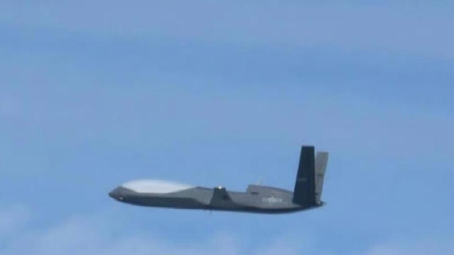 黄岩岛空域上演惊心一幕！2月2日，美军RC-135U侦察机抵近侦测，却首次遭遇中
