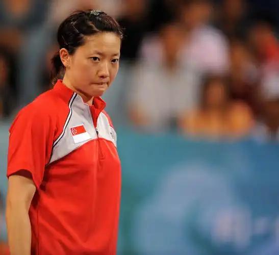 新加坡女乒一姐李佳薇，如今已经回国发展了。这个原本是北京姑娘的她，当年面对新加坡