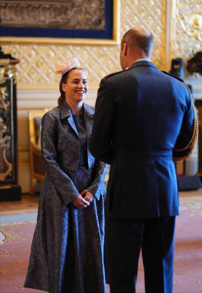 当地时间3月24日，威尔士亲王威廉王储代表父亲查尔斯国王在温莎城堡主持授勋仪式。