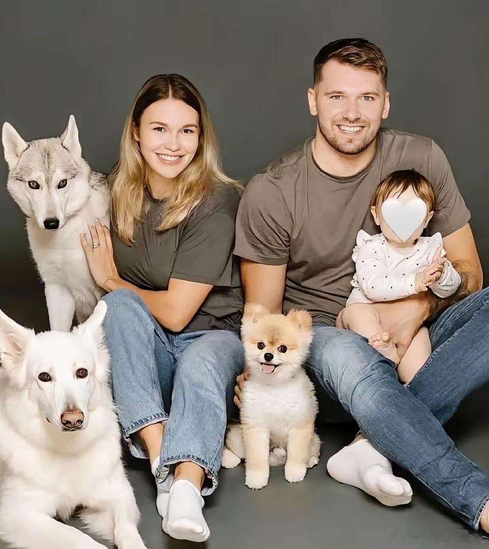 东契奇在美国发展，生娃却选择回斯洛文尼亚，去年约基奇也是二胎，请假回塞尔维亚陪产