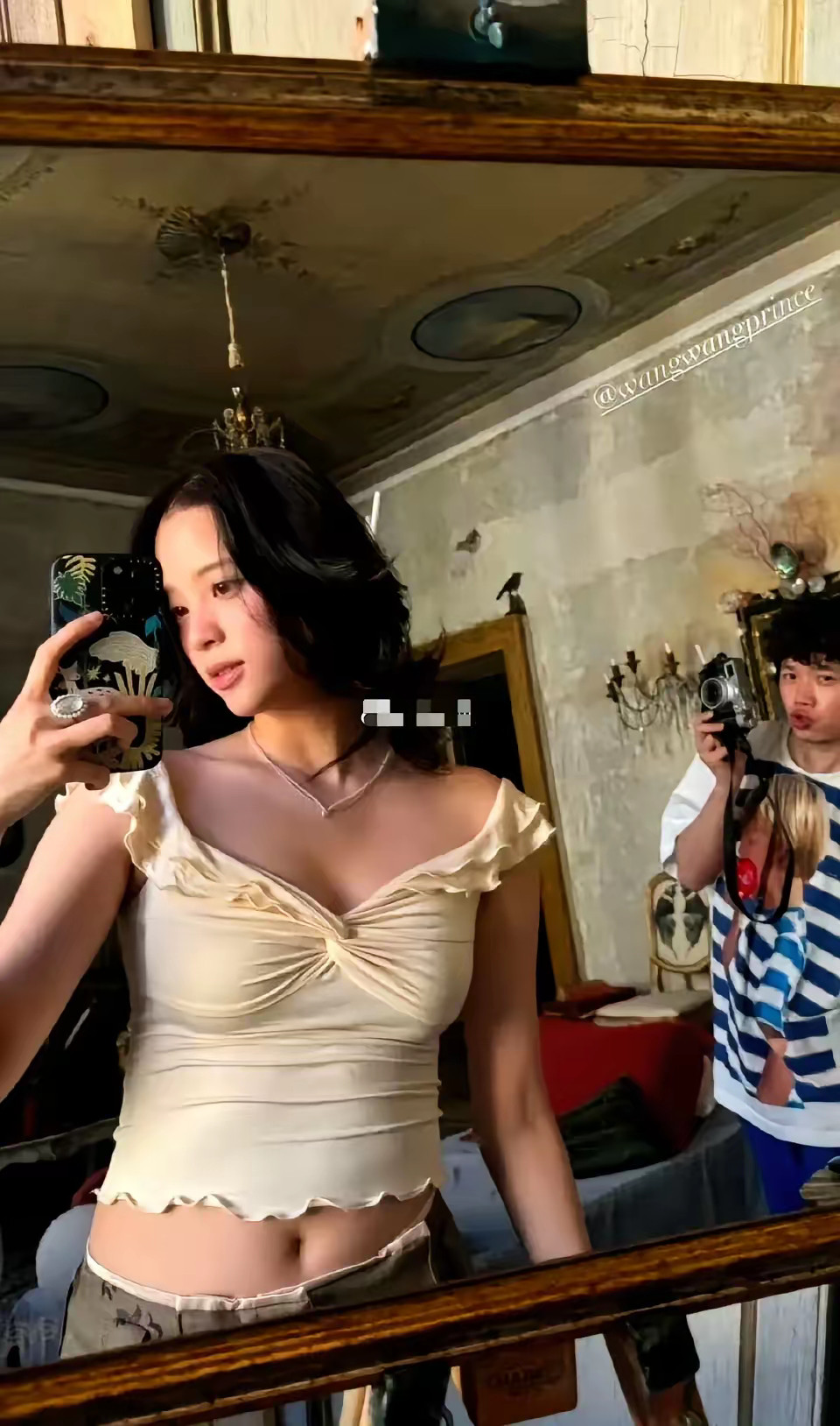94斤的欧阳娜娜都有小肚子，面对镜头却依然自信美​​​