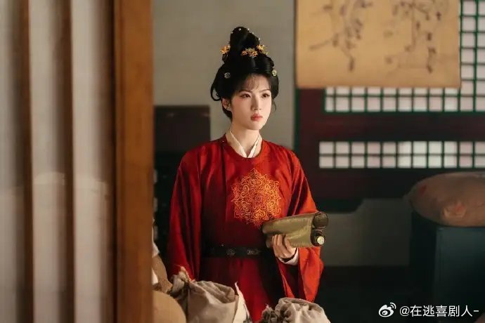 姚安娜出演《唐宫奇案》里的医师裴愈，古装造型一出来就被大家疯狂讨论！整个人软萌又