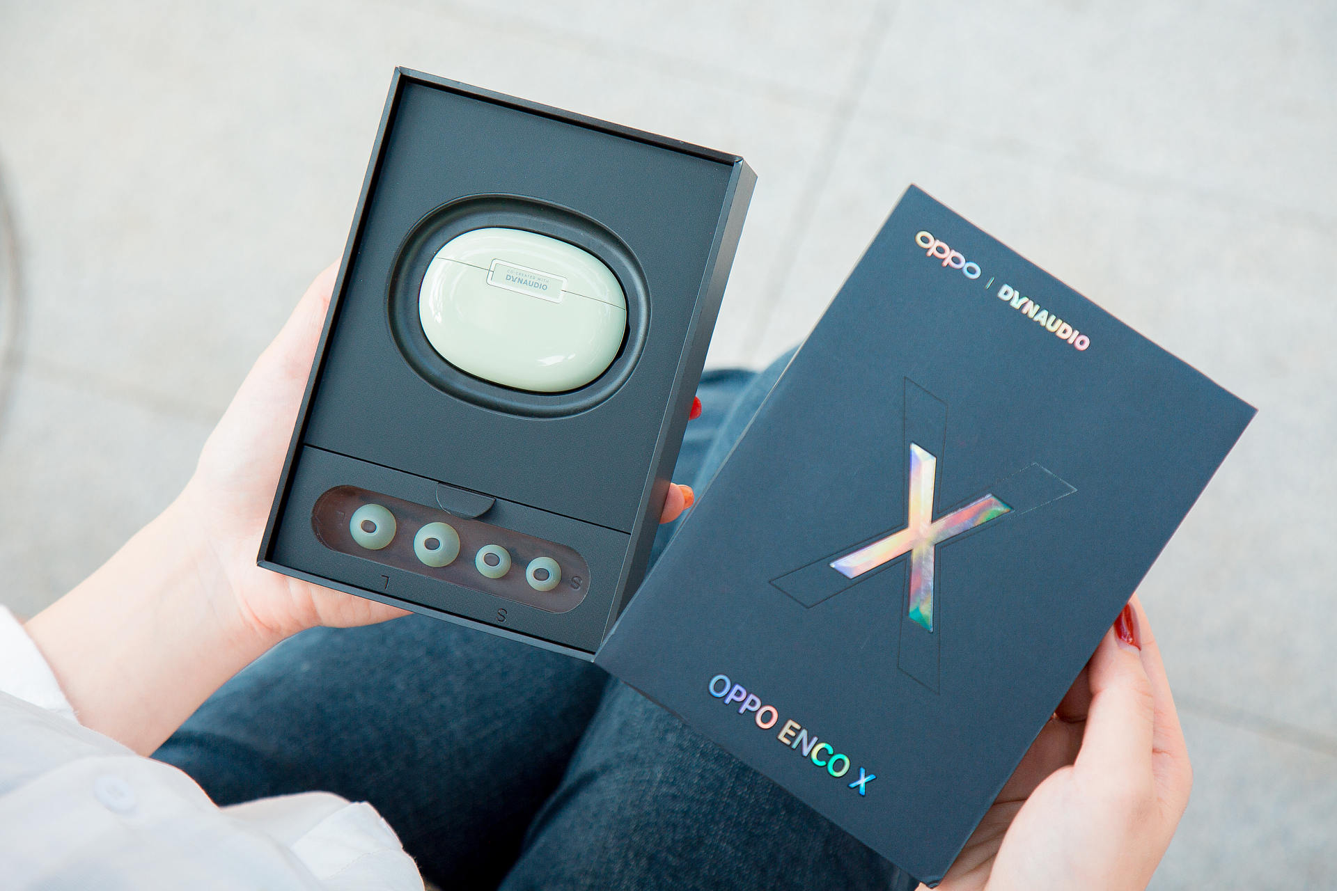 没办法后来我又买了一副千元国产真无线降噪耳机——oppo enco x,现在