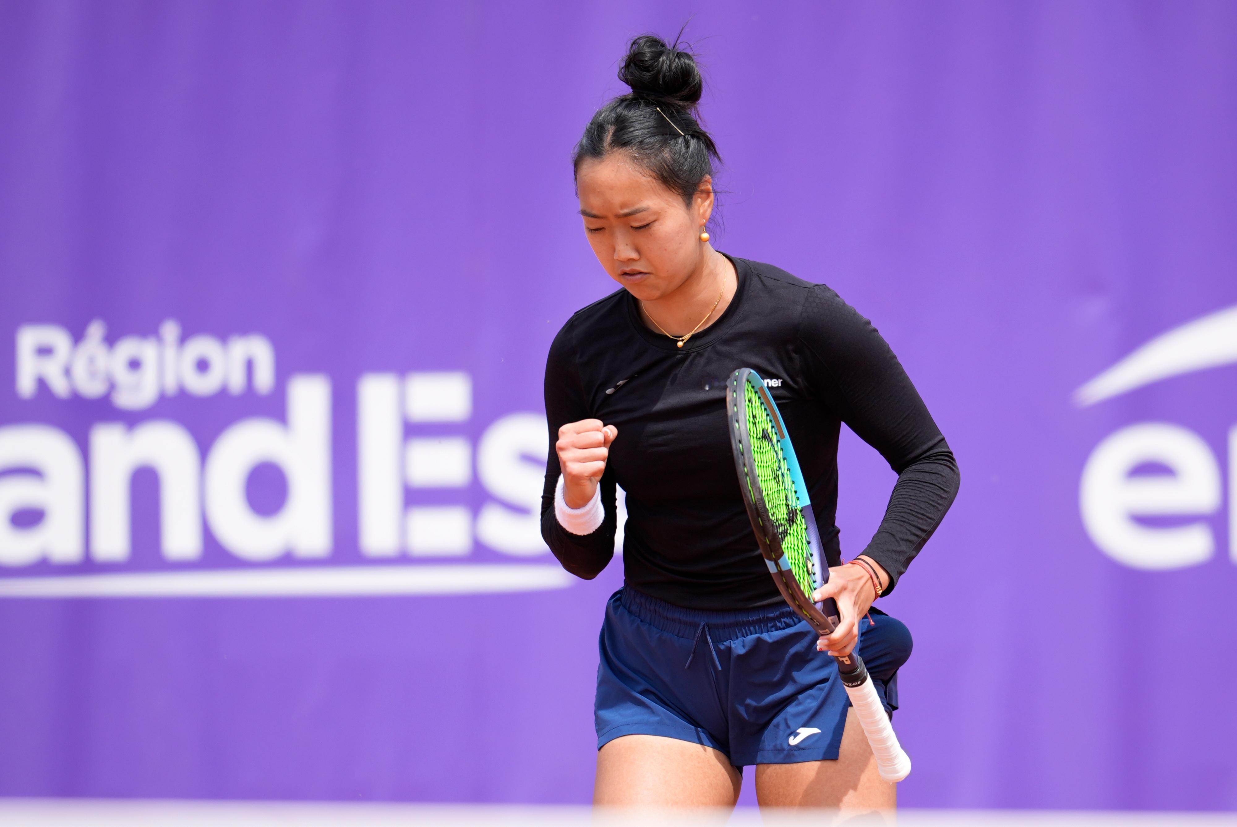 首个WTA红土四强✅WTA500斯特拉斯堡站1/4决赛，李吉妮在第二盘克服3-5