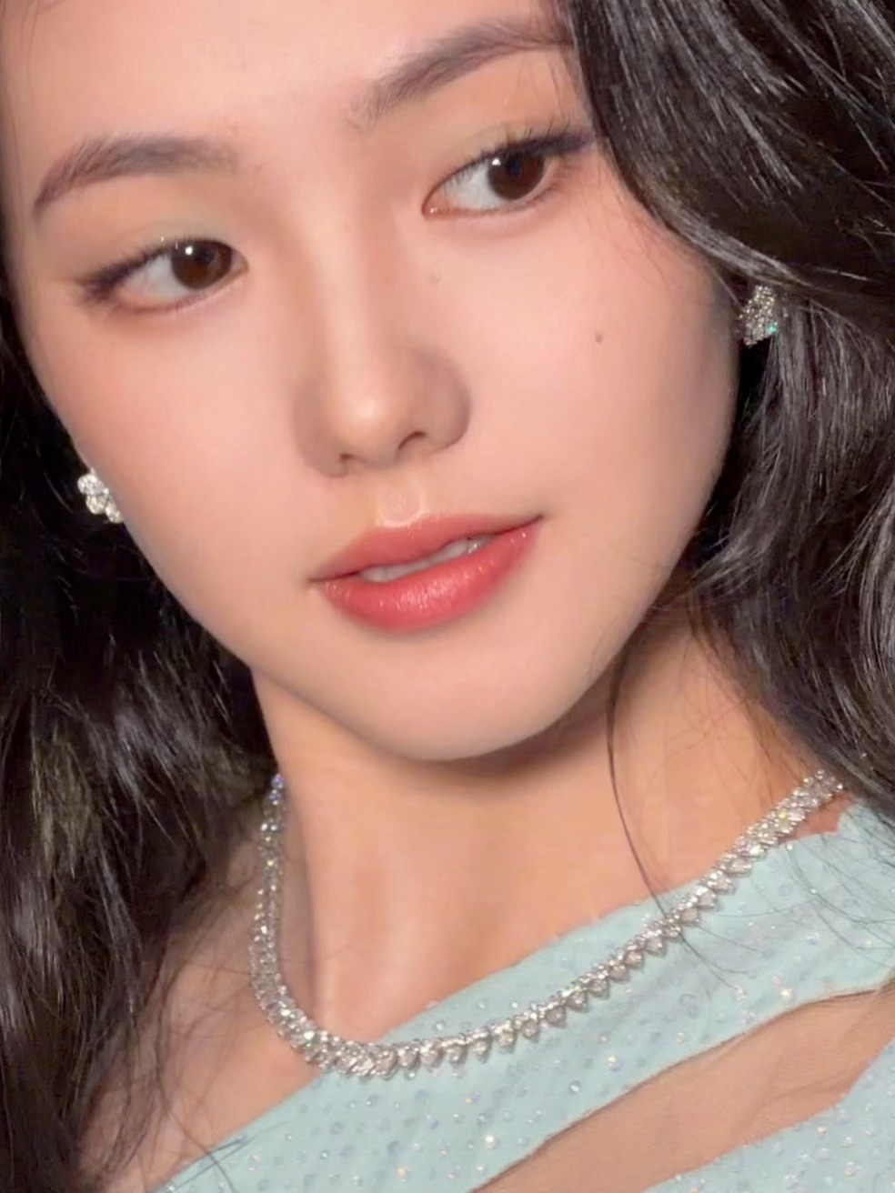 今日份活动妆造女神你美得太权威了好像一只轻盈美丽的小蝴蝶🦋看到浩存这张脸什么事