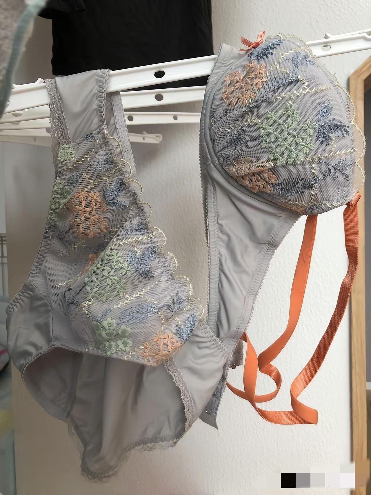 精致的蕾丝与刺绣交织温柔呵护每一寸肌肤让自信与舒适如影随形