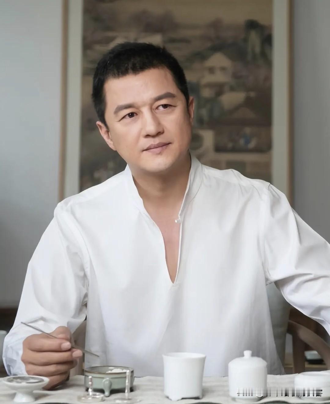 李亚鹏倒是挺听劝的，网友说带货就去做，卖茶叶没毛病，但是你卖东西必须是大家伙