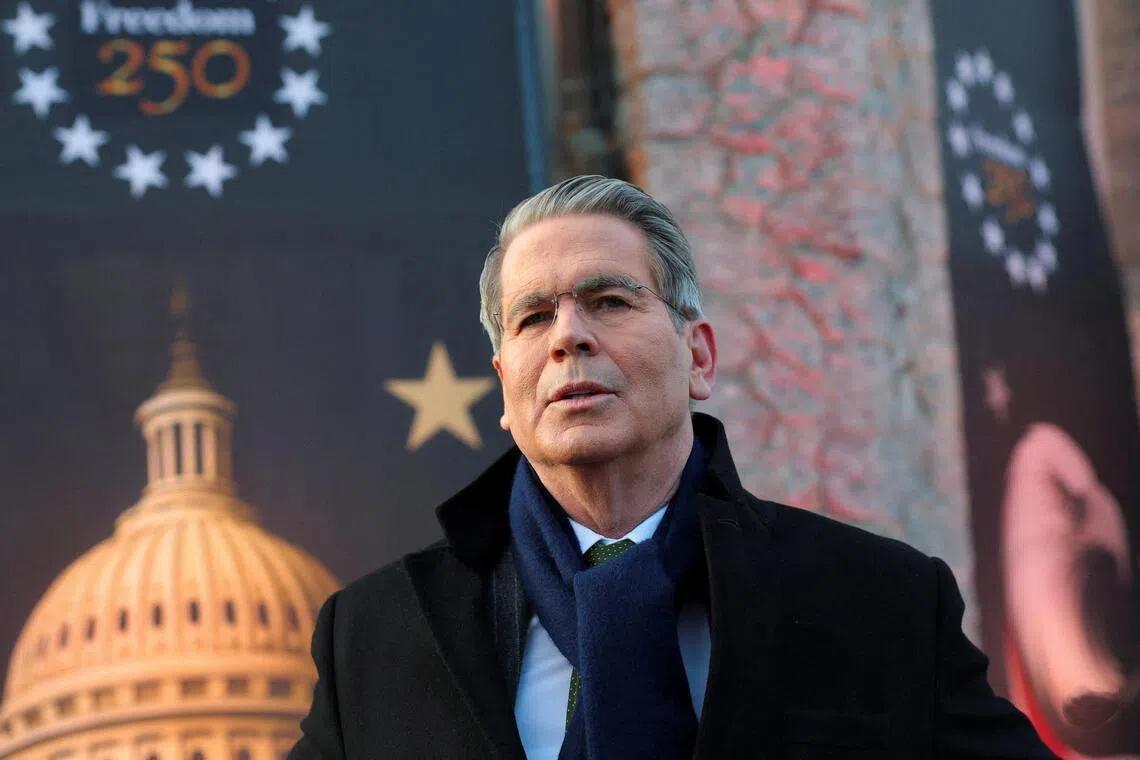 联合早报今天报道：“美国财政部长贝森特强化了总统特朗普对加拿大加征100%关税的