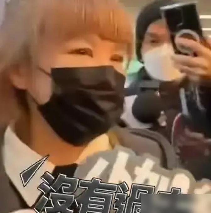 我真服了那些人，说陈嘉桦穿着露脐装去袁惟仁的告别式。你看过她前晚在西安把肚子吸成