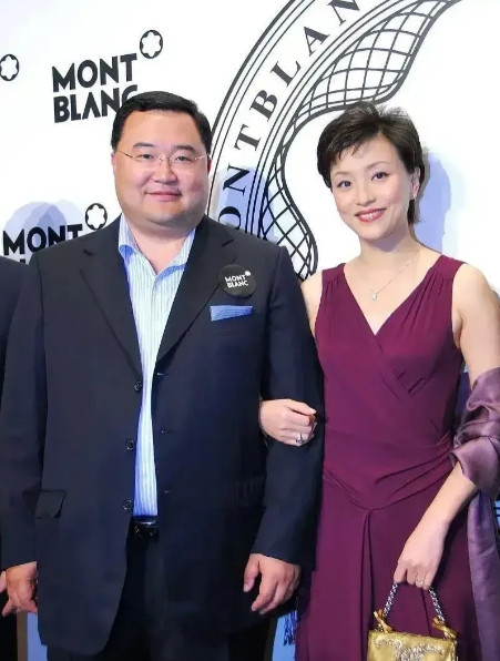 1994年，留学归来的杨澜，执意与老公张一兵离婚，杨爸爸苦苦劝阻:“女儿啊，小兵