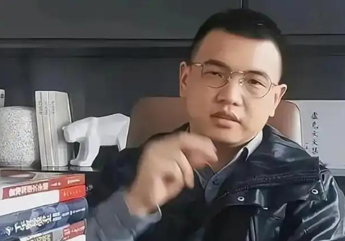 卢克文提醒：在欧洲、日本的华人，能回国尽量早点回来！这并非危言耸听，因为卢克文经