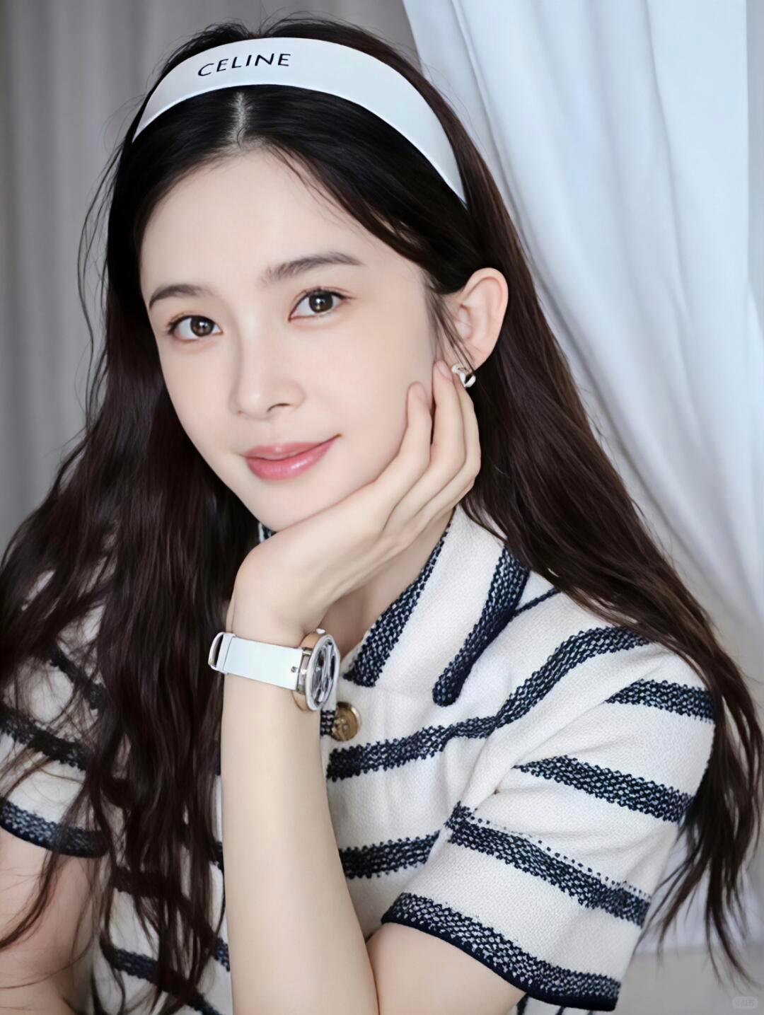 赵樱子的直播永远不缺“抓马名场面”！前脚刚在直播间卖惨，说当年于正觉得她超适合