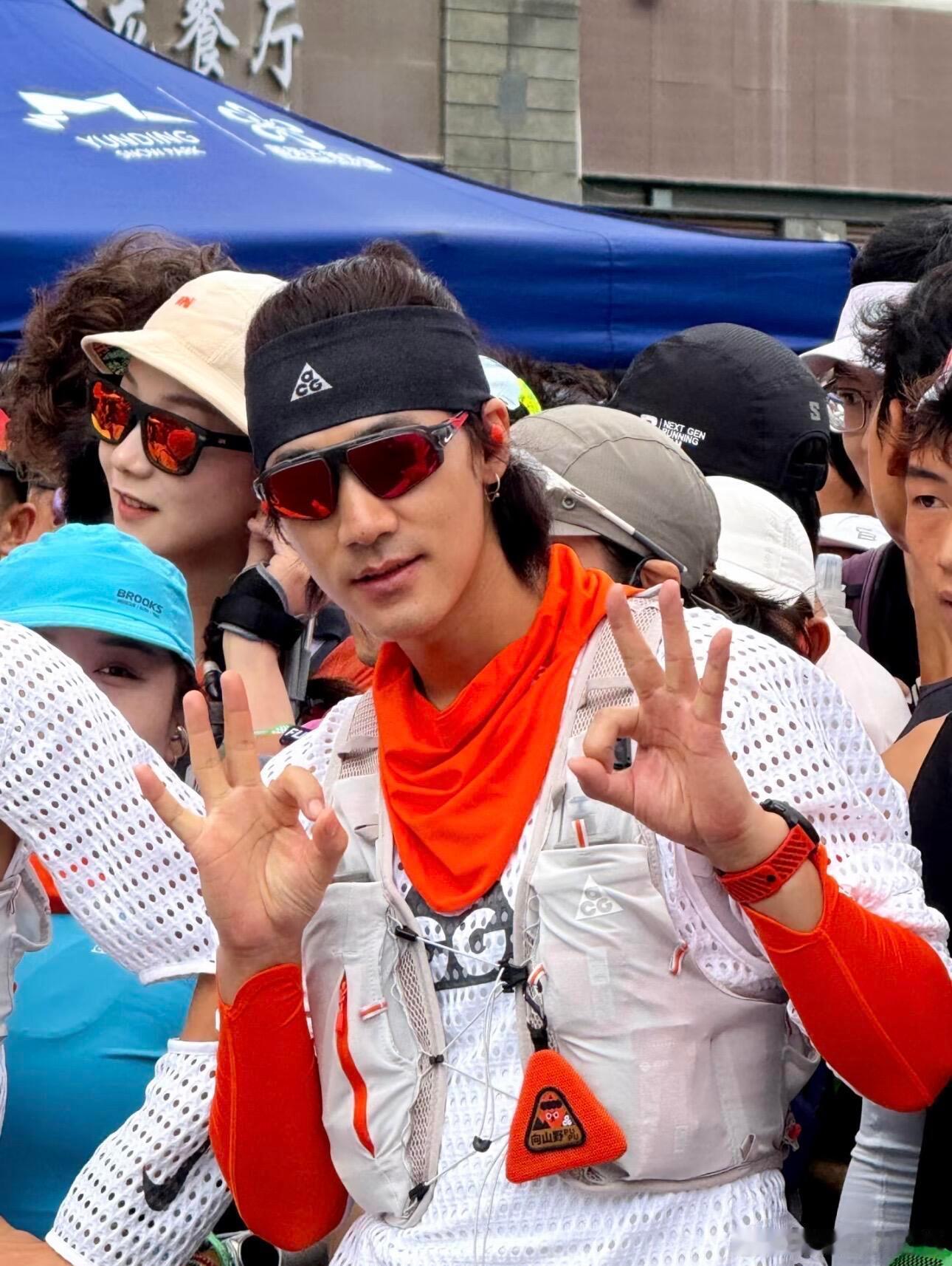 此沙真的是山系男吧网友跑步又偶遇此沙了一次次户外偶遇印证他的运动热爱，登山、长跑