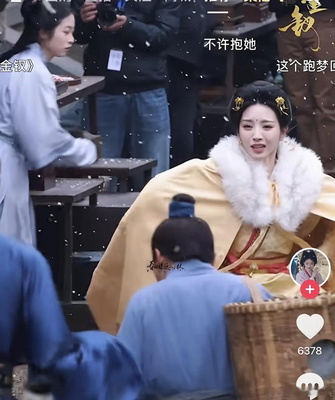 田曦薇是不是该做一下表情管理了，五官乱飞成这个样子