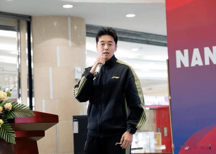 南京同曦总经理：新赛季目标总冠军！近日，南京同曦篮球俱乐部总经理王震在接受媒