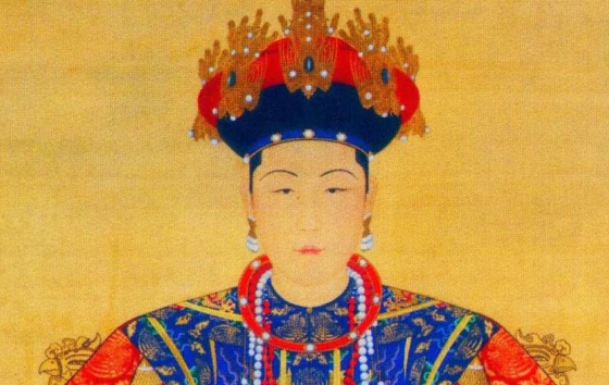 1665年，11岁的康熙被迫与赫舍里大婚，洞房花烛夜之时，赫舍里懂事地走到了康熙