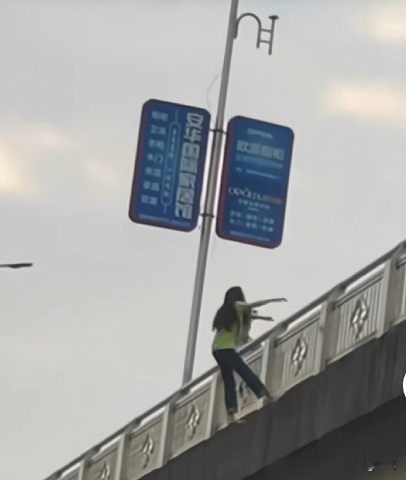 别跳了，我教你游泳