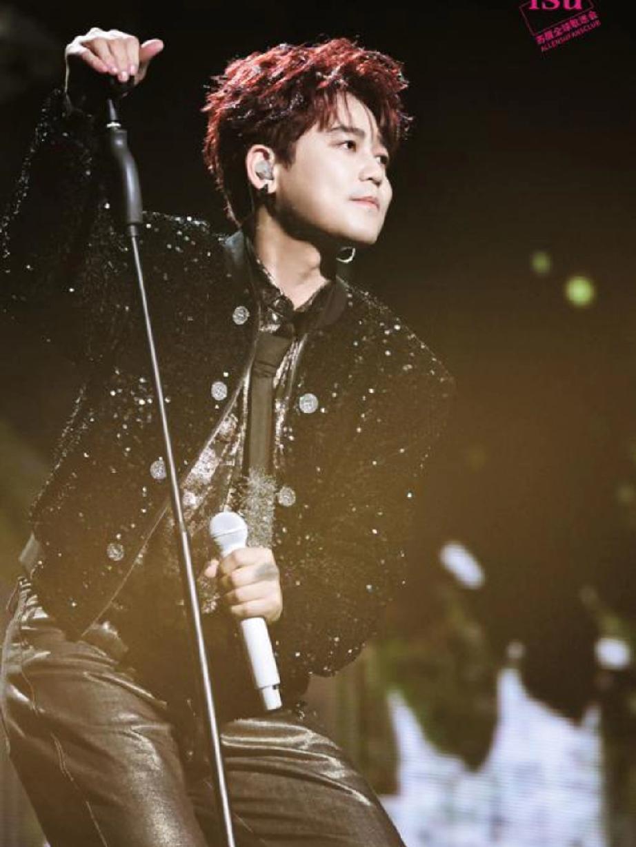 苏醒退出《快乐老友记》，官方说“职业发展不合拍”，实则是和变味的节目理念道不同。