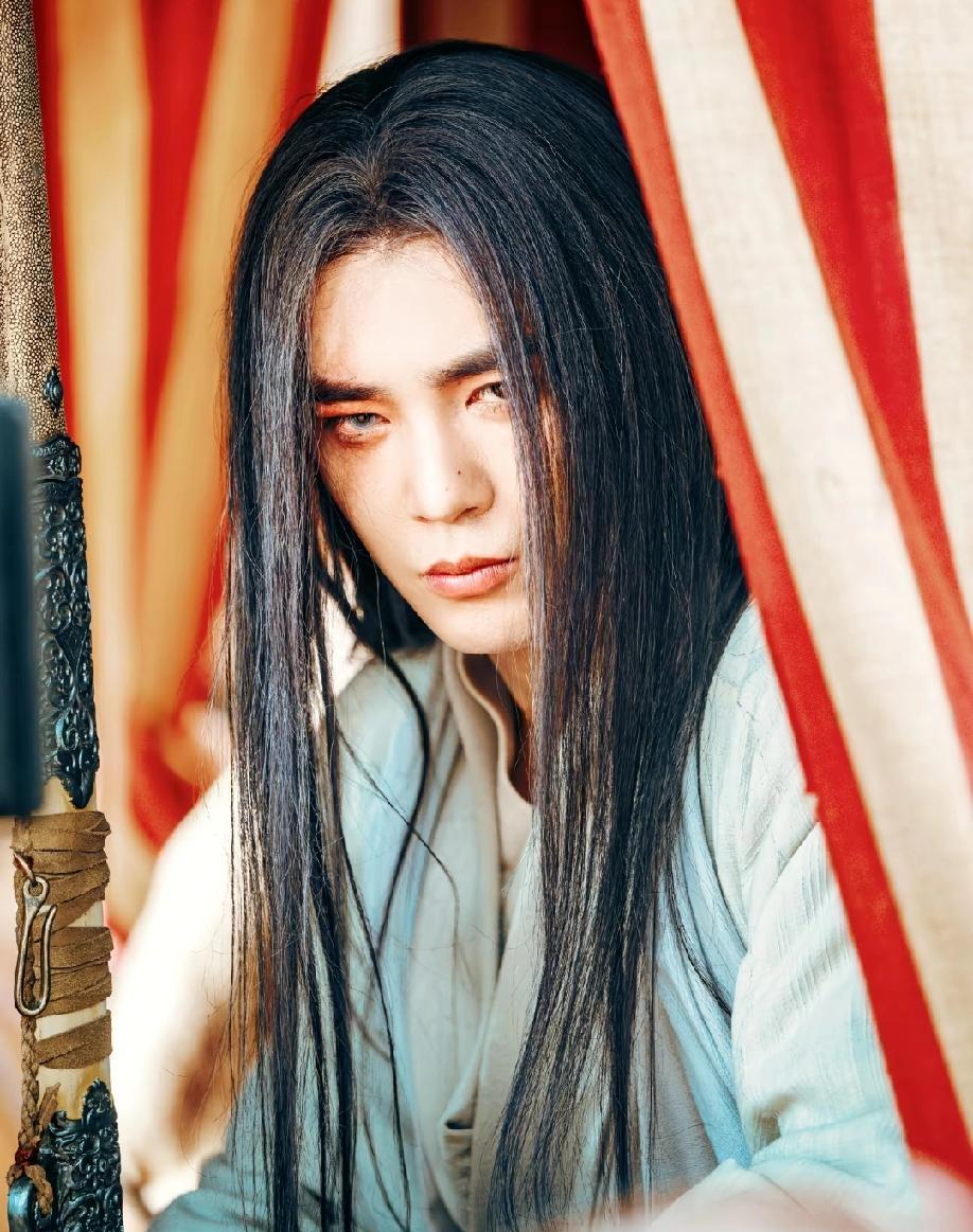 袁和平用九个字，判了娱乐圈武打戏的死刑：骑马骑得好，打得很漂亮。他夸的不是成龙