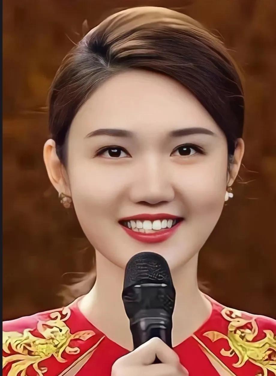 央视第一美女龙洋