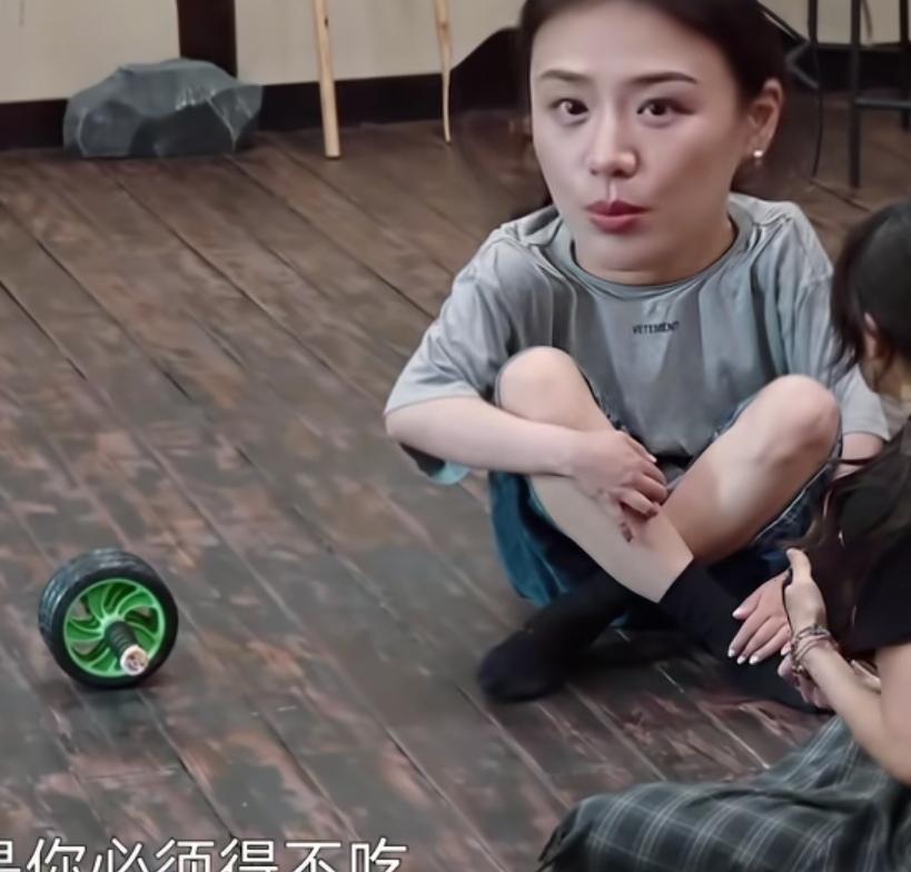 马思纯在减肥这件事情上一身反骨，不喜欢别人催自己减肥，马思纯：“如果别人跟我说你