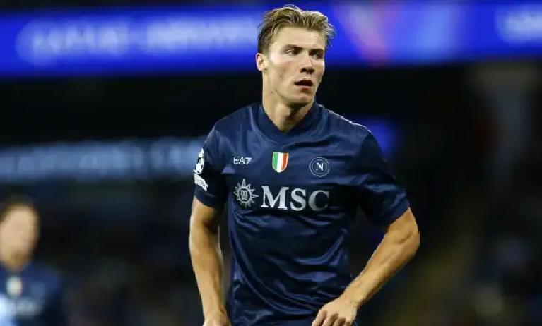 曼联血亏3400万！霍伊伦去年顶着7780万身价来英超，踢了36场只进10