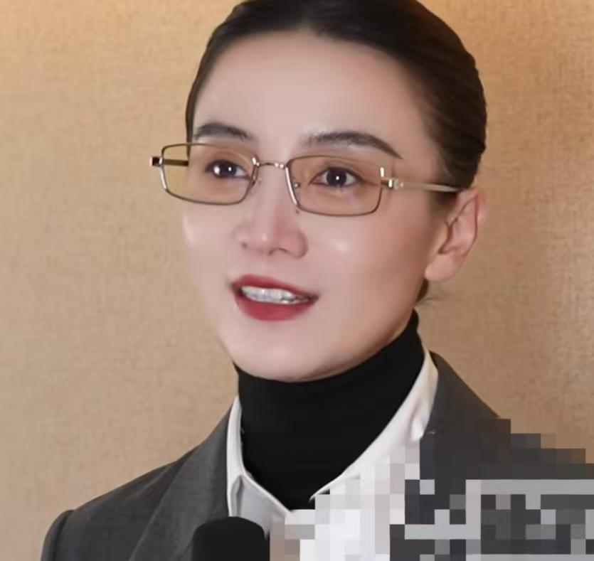 哎呀，宋佳是真的好看！她是大气，稳重，很舒服的美，如果没有那股不端着的松弛劲