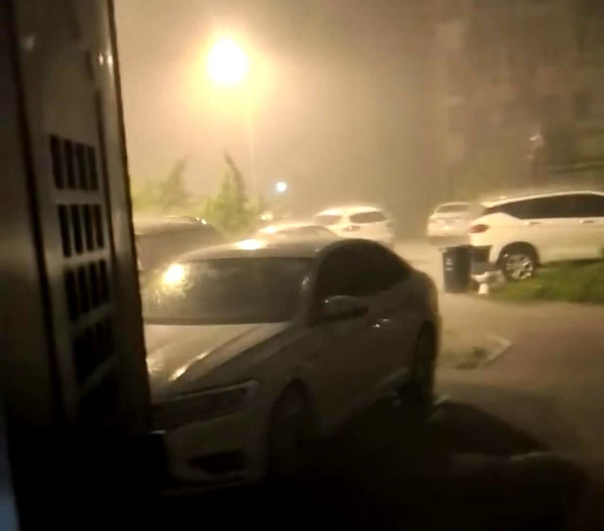 昨天大连的暴雨，导致我的车被淹了。基本上报废了。等拖车那晚上真是人生最漫长的