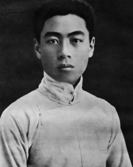 周恩来三位母亲成就他的一生，弥留之际的最后一句话，引医生落泪1976年1月8日