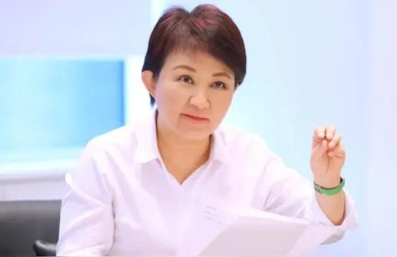 曝蓝皮绿骨心态，郑丽文迎来强援，侯友宜很尴尬：蓝营内斗该停了！国民党这出“