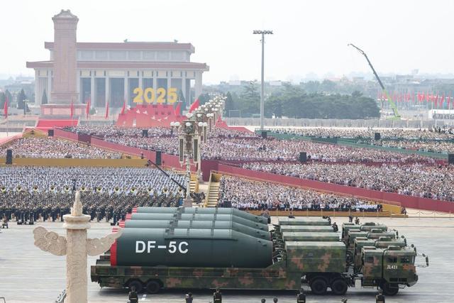 #外媒酸中国装备没实战翻车#当中国人在为九三阅兵所展现的军事力量而感到惊喜时，