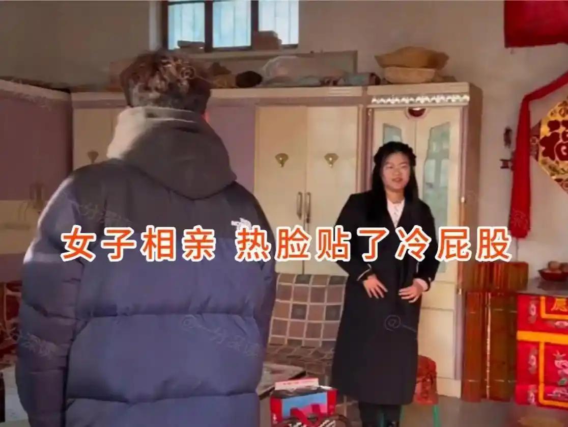 三十一岁的姐姐过来相亲，满心诚意，没想到见面之后，小伙子目光一直落在一旁二十四岁