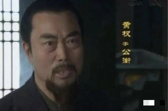 《三国演义》中有一个人的行为让人很不理解，这个人就是黄权。黄权起初是刘璋的手