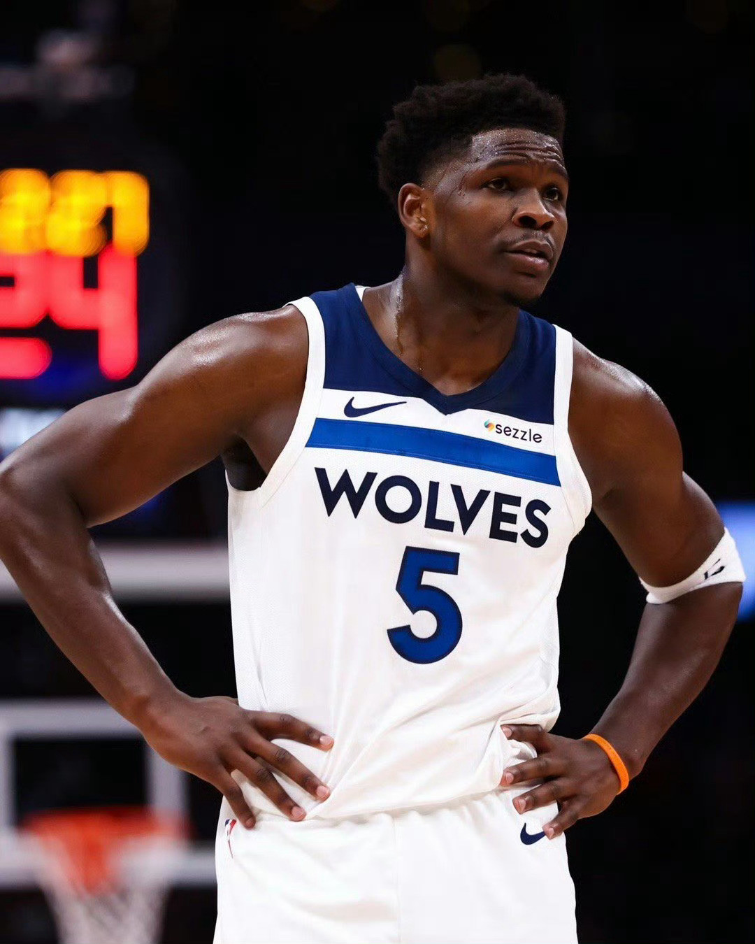 这赛季的爱德华兹，真的超级巨星了！！！——场均登场35.6分钟——轰下29.5分