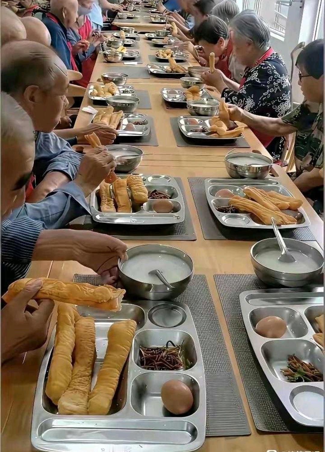 没有退休金真住不起这样的养老院