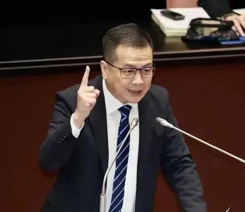 岛内政坛“统一”大考：罗智强情感认同中国人引发热议！各位朋友，最近岛内政坛有个