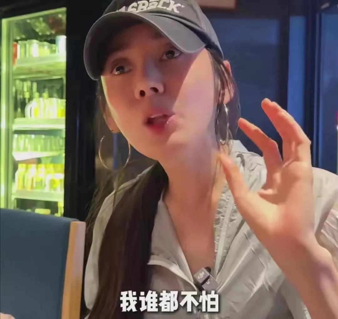 秋瓷炫的爱，其实很卑微！经常刷到秋瓷炫的视频，她的视频大部分都是以她家庭生活