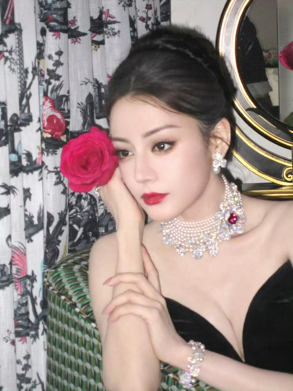娱乐迪丽热巴黑玫瑰嘻嘻迪迪丽热巴玫瑰嘻嘻迪迪丽热巴黑玫瑰嘻嘻迪，姐姐过于